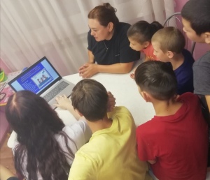 m9qxwnwztni